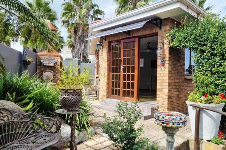 5 Bedroom Property for Sale in King George Park Western Cape